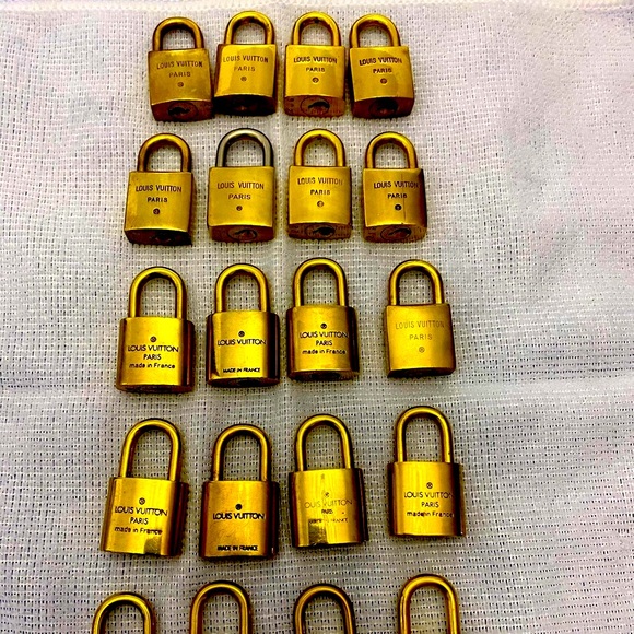 Louis Vuitton Padlock 🔒 - Picture 3 of 6